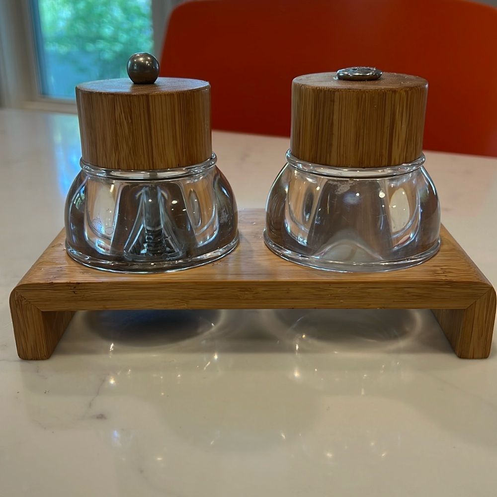 OLDE THOMPSON WOOD AND Acrylic salt and pepper shaker mill